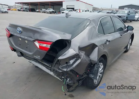 2020 Toyota Camry Le Hybrid z USA, uszkodzony, nr VIN 4T1C31AK0LU523389